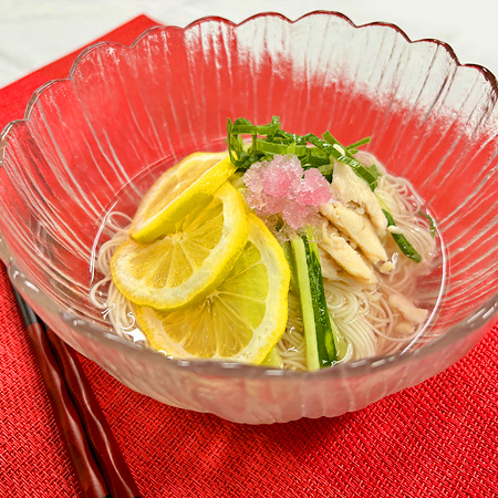 いちごの風味香る 冷製塩レモンそうめん