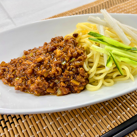 金時の優しい甘さ感じる ジャージャー麺