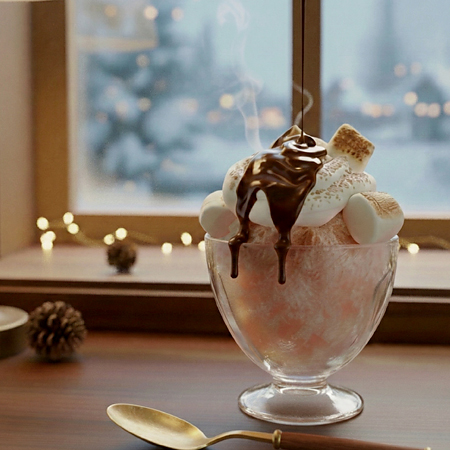 いちごかき氷のホットチョコレートかけ