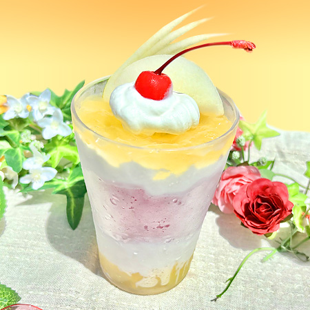 梨と林檎のいちご氷パフェ